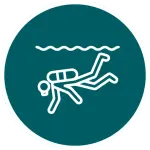 Pictogramme d'un plongeur en scaphandre sous l'eau indiquant une activité de plongée à Nusa Penida.