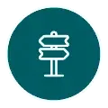 Panneau directionnel blanc sur fond vert circulaire avec icône de flèche, style minimaliste, texte absent, Nusa Penida.